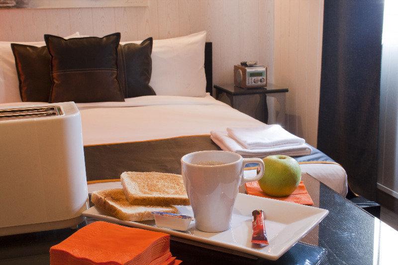 Hostal Oxum Madrid Extérieur photo