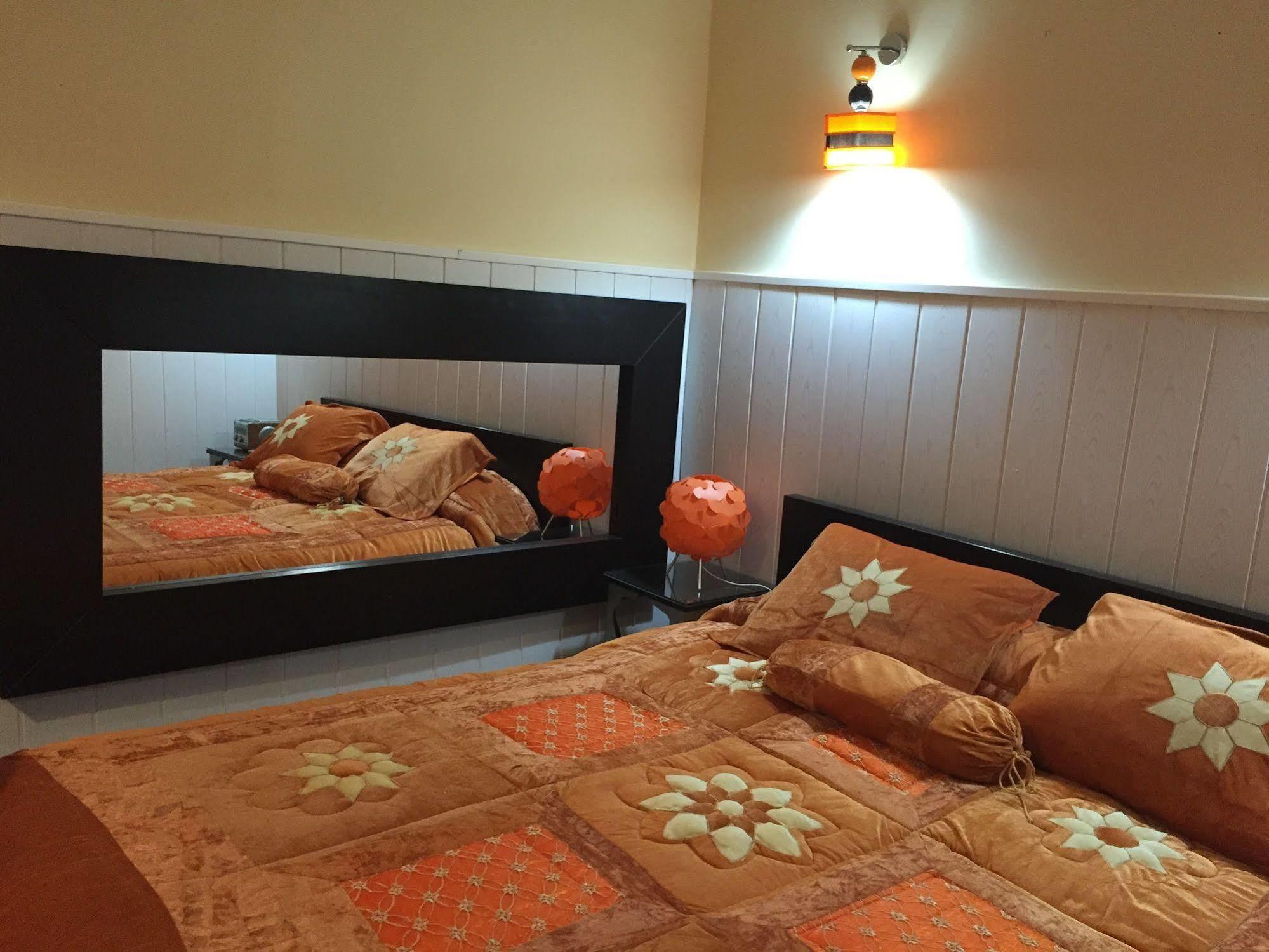 Hostal Oxum Madrid Extérieur photo