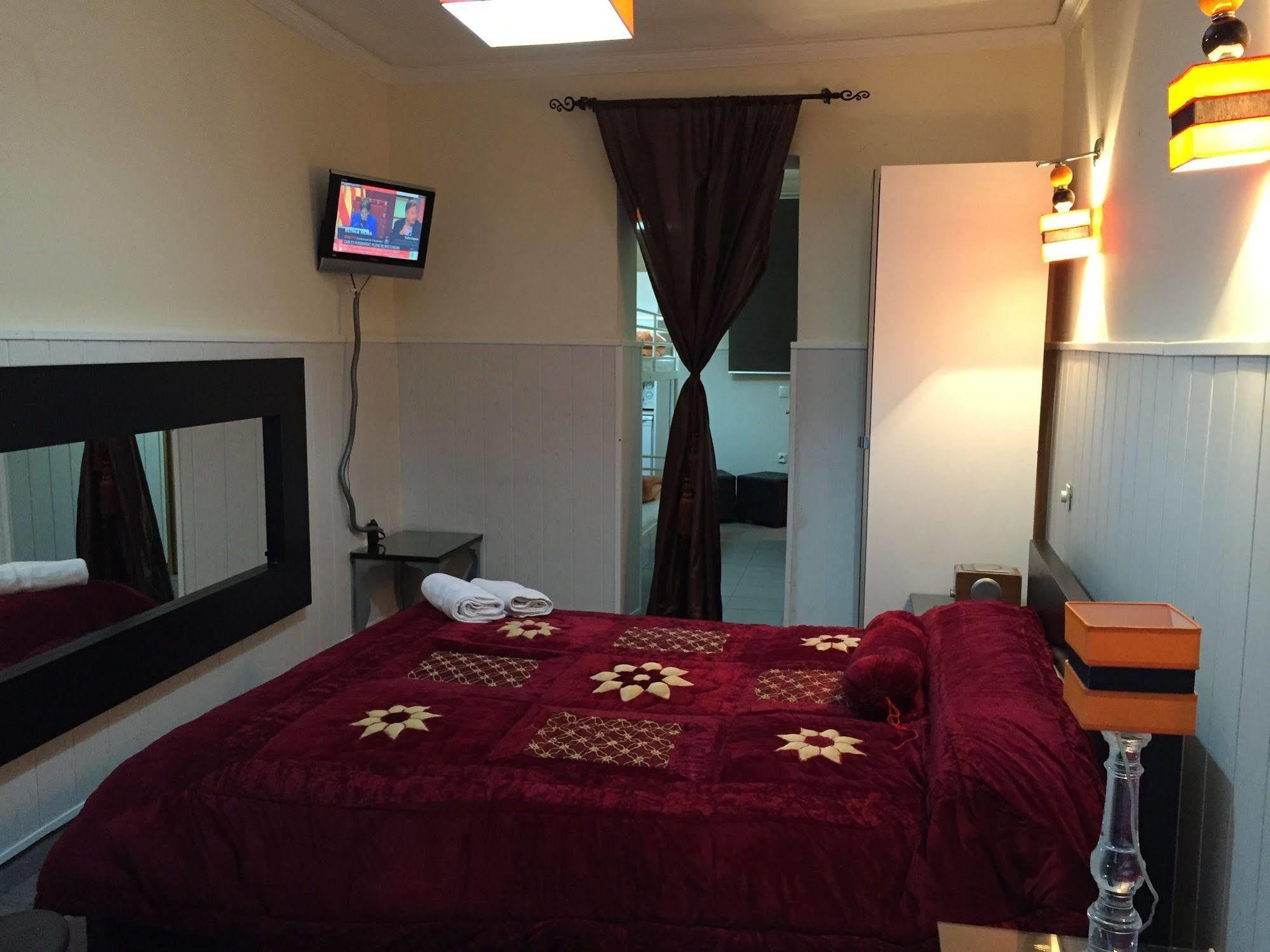 Hostal Oxum Madrid Extérieur photo