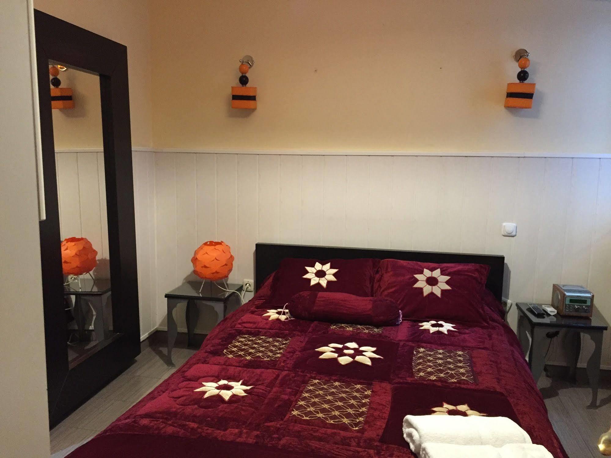 Hostal Oxum Madrid Extérieur photo