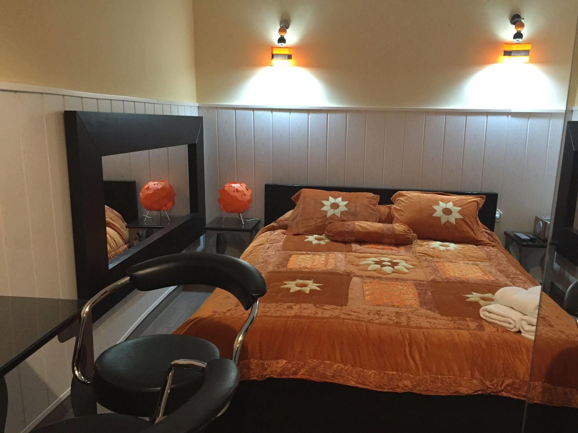 Hostal Oxum Madrid Extérieur photo