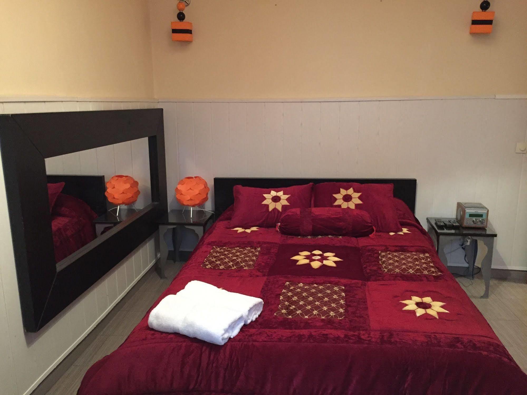 Hostal Oxum Madrid Extérieur photo