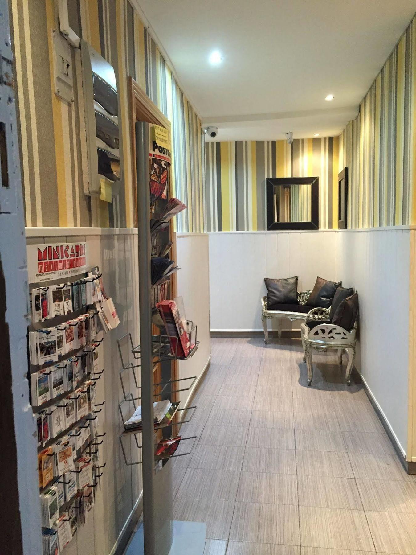 Hostal Oxum Madrid Extérieur photo