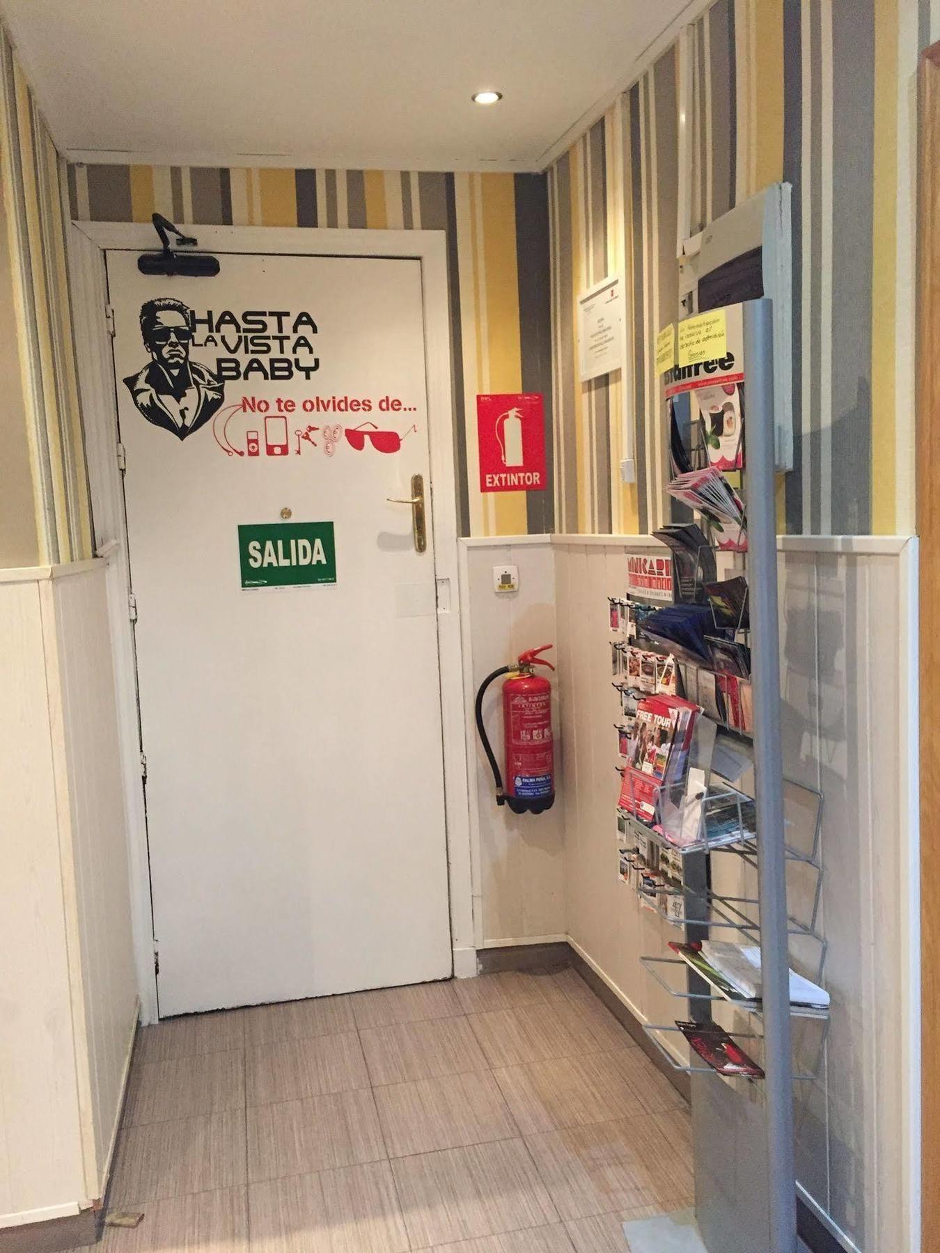 Hostal Oxum Madrid Extérieur photo